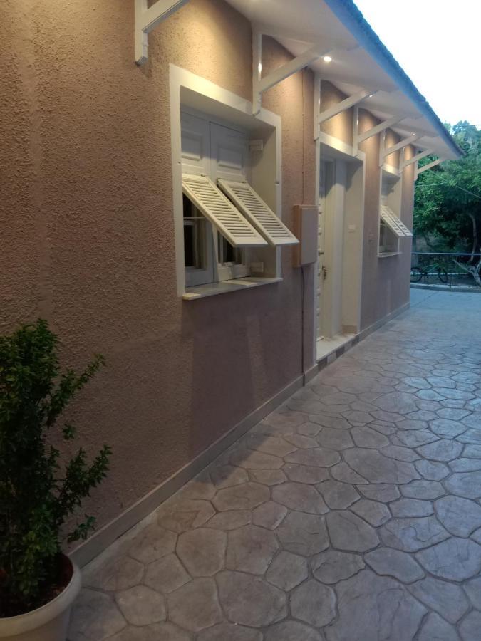 Menegis Apartment ザキントス エクステリア 写真
