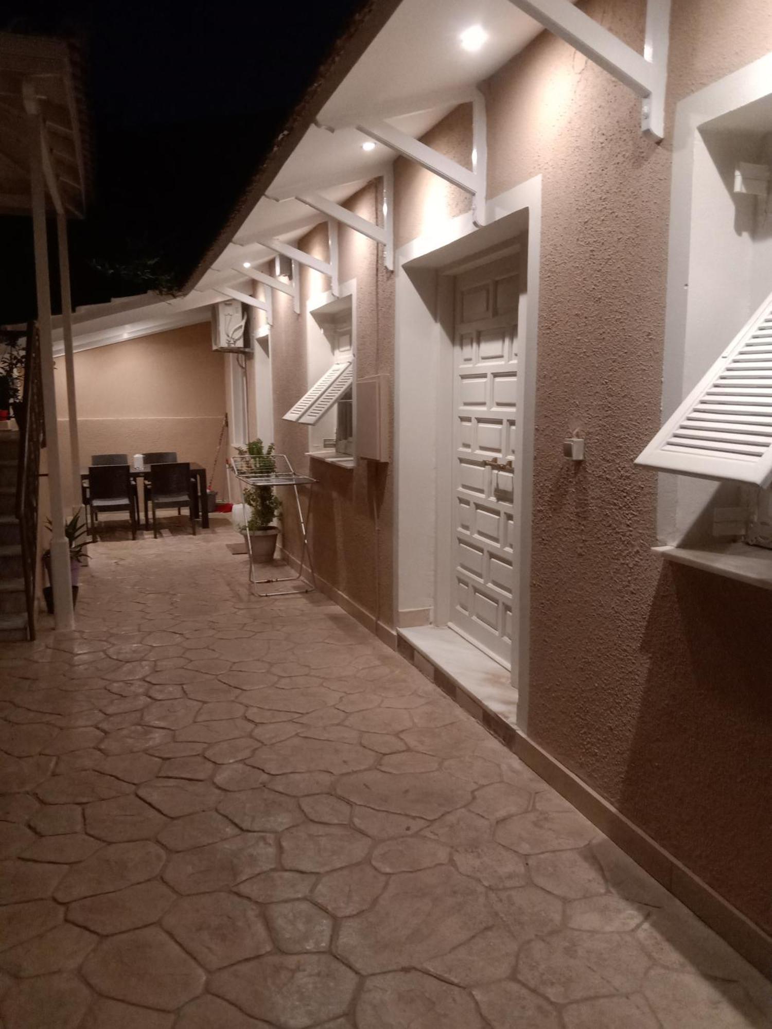 Menegis Apartment ザキントス エクステリア 写真
